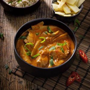Bucati de pui cu sos curry thailandez, gatit sous-vide (5 buc x ~1kg) ~5kg